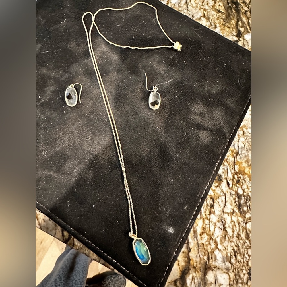 Kendra Scott Moody pendant & earrings